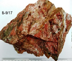 Пепловый туф (туфоалевролит) с кварц-карбонатными рудными микропржилками